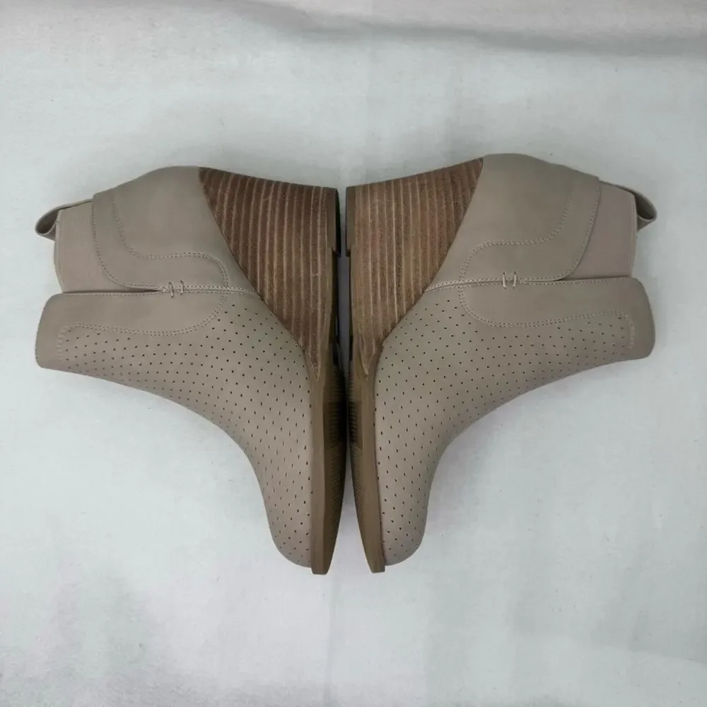 NWT DV by Dolce Vita Gerdy Bootie Beige size 10 Ankle Boot Wedges Stitch Fix